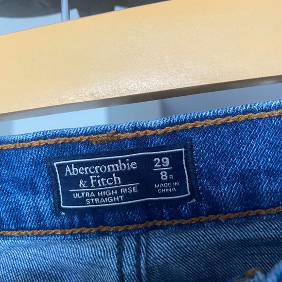 ABERCROMBIE Ultra High Rise Straight Denim Size 8 - Picture 3 of 7